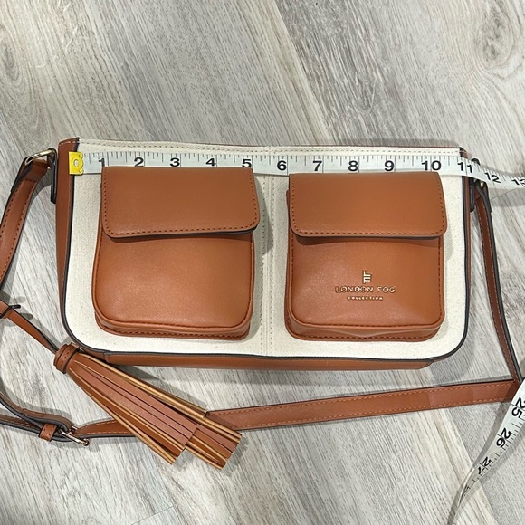 NEW London Fog Evelyn Medium Crossbody Purse Bag Cream Canvas Tan Faux Leather - Picture 10 of 12
